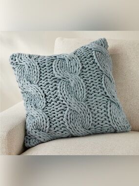 🆕NWT 🏡 POTTERY BARN - “Colossal Handknit Pillow Cover” {24”x24”} Chambray Blue 🆕